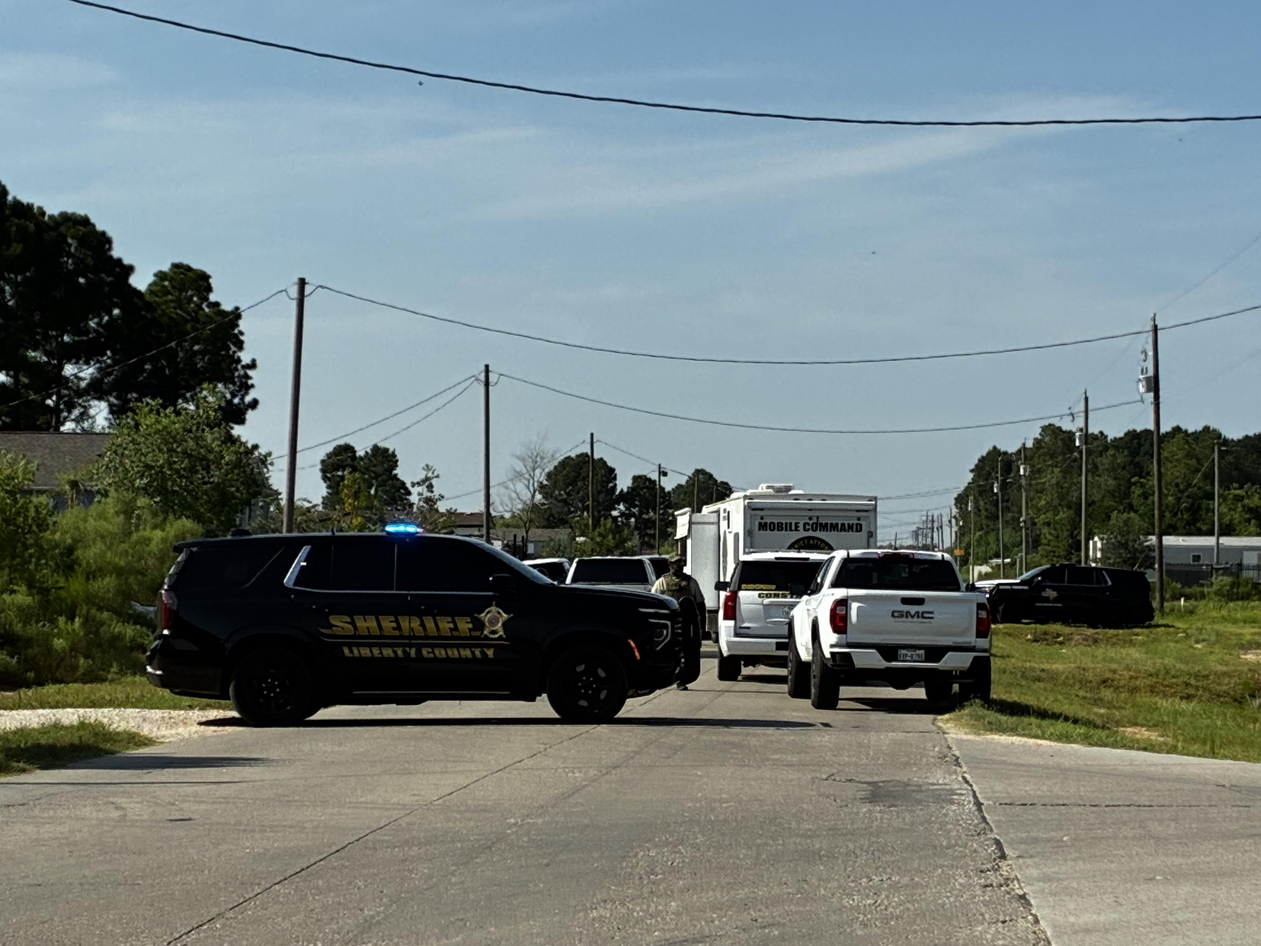 Colony Ridge LCSO deputy shoots armed suspect following early-morning pursuit in ...